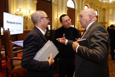 Firma del convenio entre el Ayuntamiento de Valladolid e Iberaval.